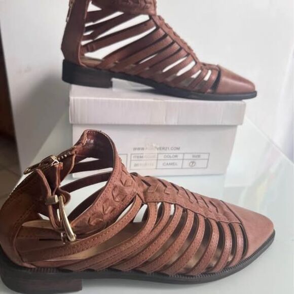 Forever 21 Camel Booties Flat Womens Size 7 - Picture 7 of 9